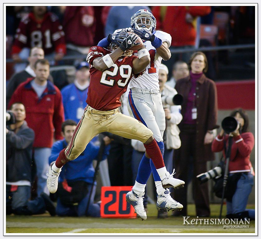 #29 Ahmed Plummer defends against #81 Amani Toomer -49ers-vs-Giants-2003-NFL-Playoff-Game