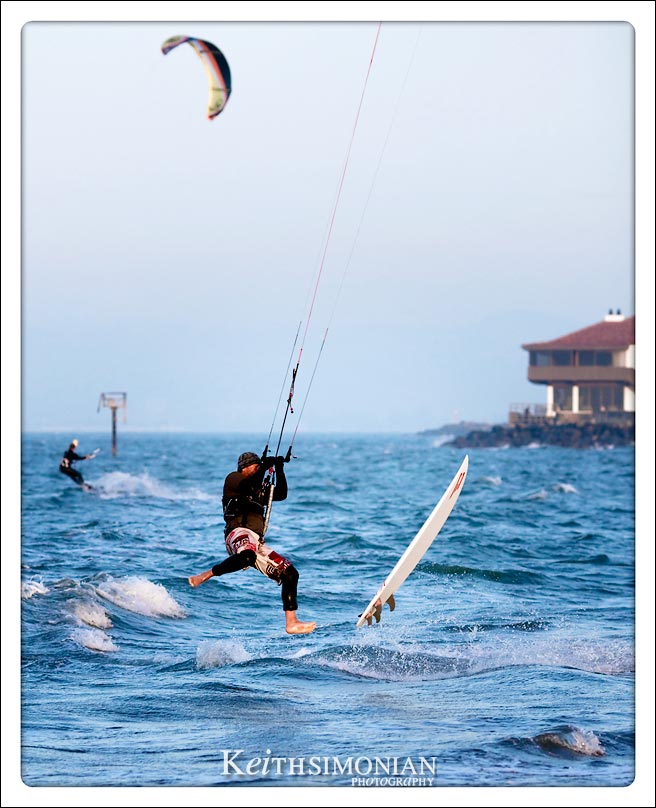 Kite surfer makes a psplash landing