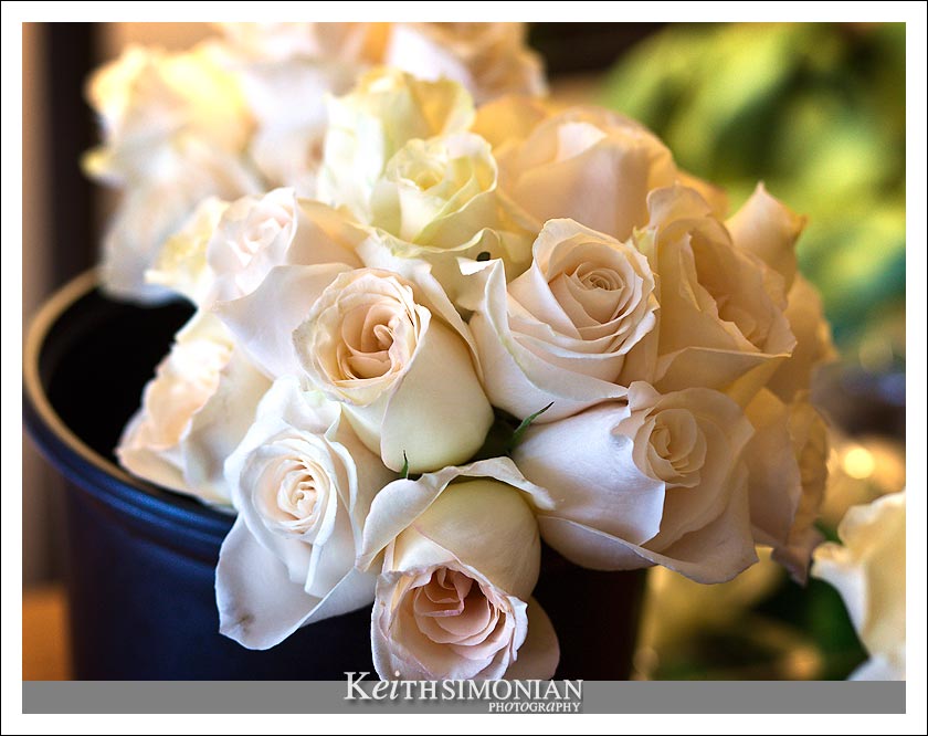 White and yellow roses for the wedding day