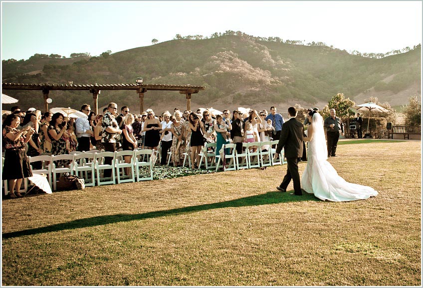 Beautiful scenery and weather make your wedding day wonderful at Clos LaChance