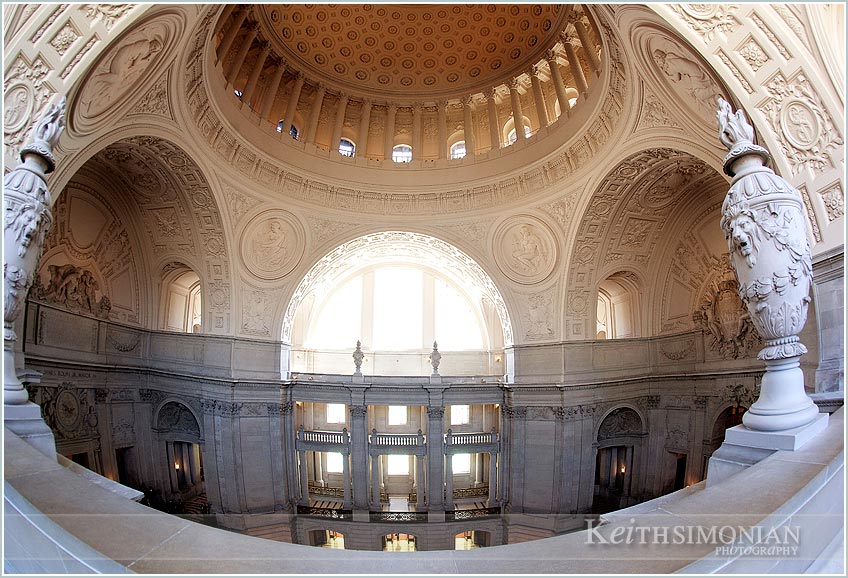 Wonderful backdrops for all who get married in the San Francisco city hall