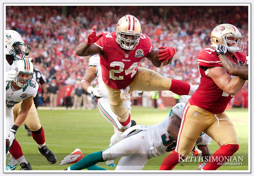 49er fullback Anthony Dixon makes a leap for the end zone against the Miami Dolphins
