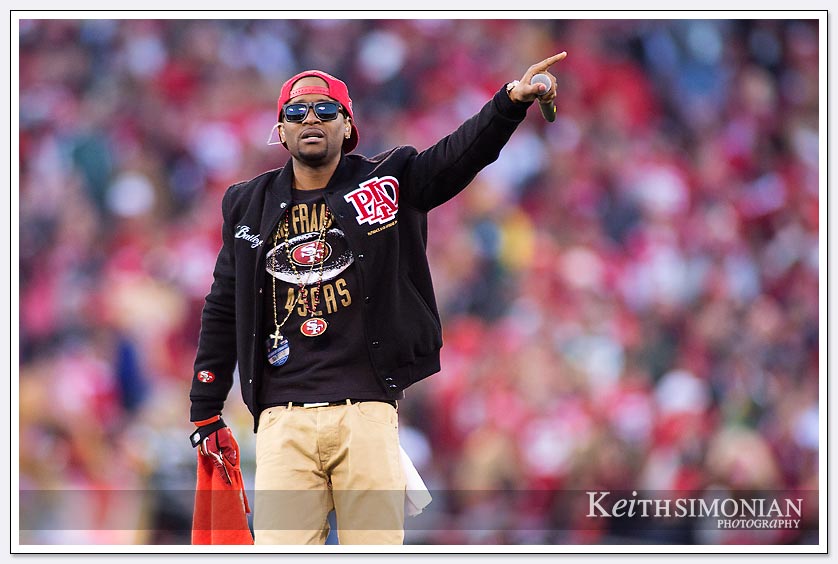 Bailey performs before the Divisional Playoff game at Candlestick park