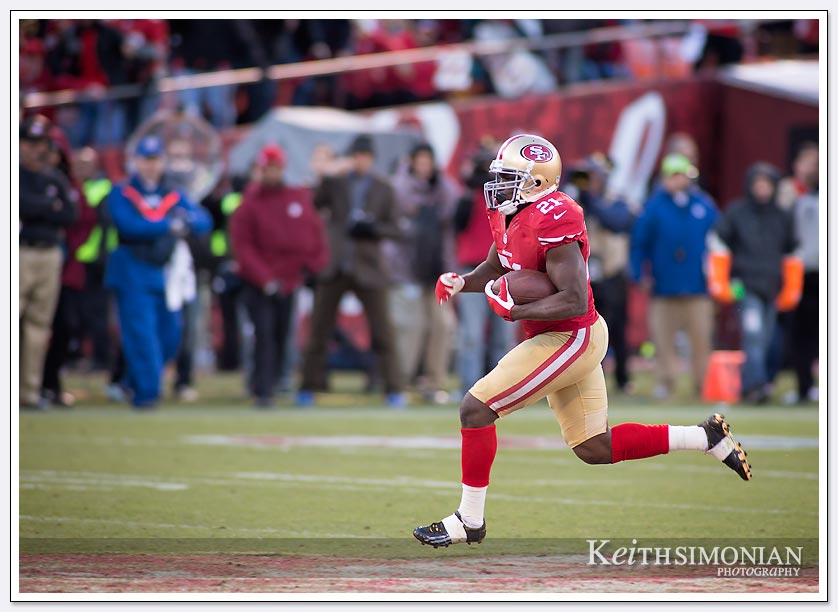 SAN FRANCISCO, CA - DECEMBER 08: Frank Gore #21 of the San Francisco 49ers break into the open field and carries the ball for a 51 yard gain against the Seattle Seahawks during the fourth quarter at Candlestick Park on December 8, 2013.