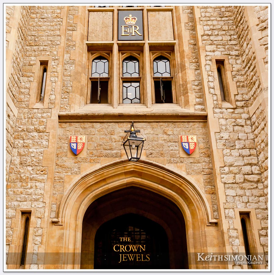 The building in the tower of London that holds the Crown Jewels