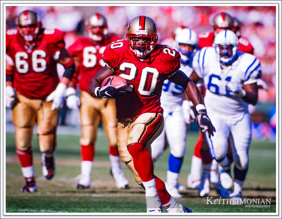 #20 Running Back Garrison Hearst of the San Francisco 49ers eludes Indianapolis Colts defenders - October 18th, 1998 - 3Com Park