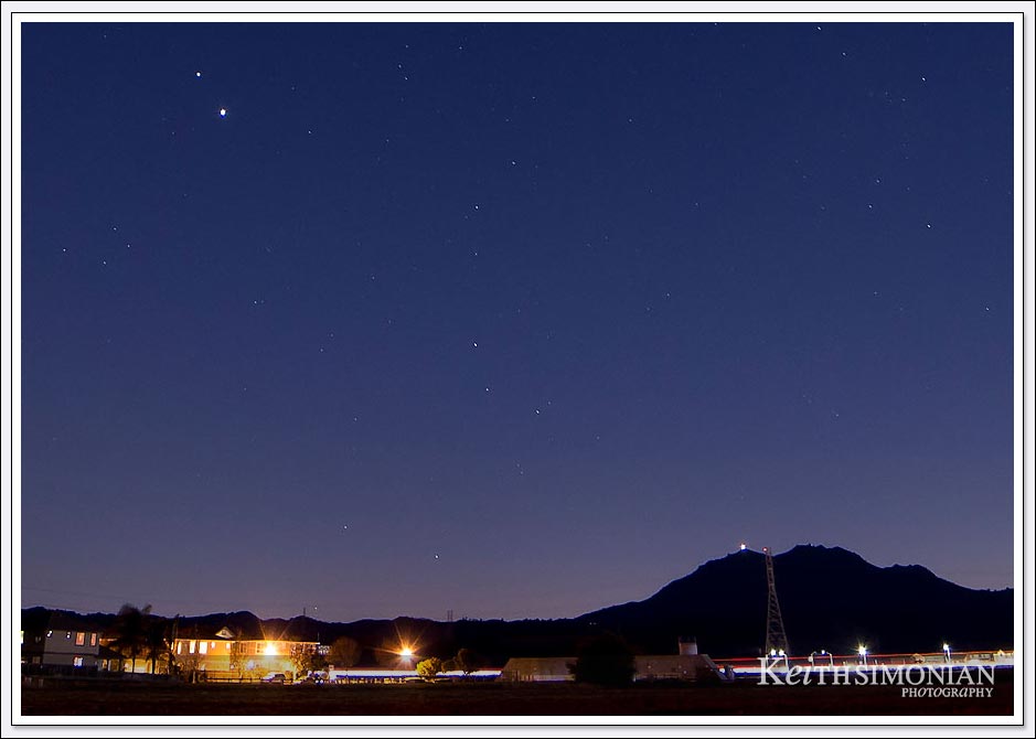Saturn and Jupiter very close to each other on December 7th, 2020 with Mt. Diablo in the background