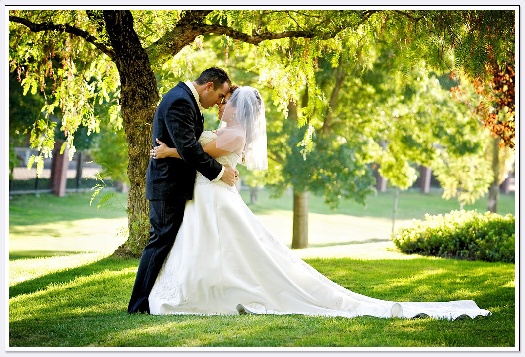 Enjoy your wedding ceremony outside beneath the Oak tree, and then have your reception inside banquet hall.