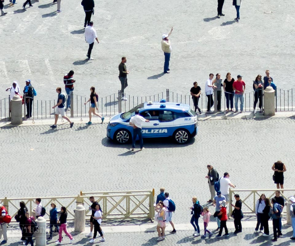 The police car in this image is 1300 feet from my location on the top of the Vatican. 